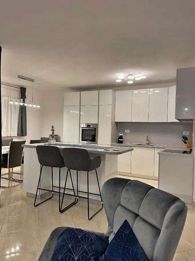 Apartments Ursula 3 Trogir 0*,
